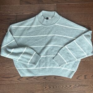 Size M gray sweater cropped Striped Light Divided size Medium striped sweater